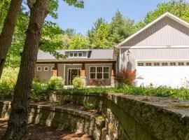 Forested Cottage 3 min from Laketown Beach!