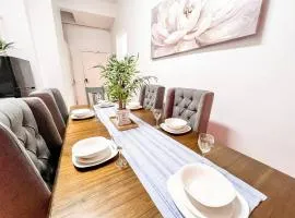 Gaslamp 2BdRm - w Parking & 5 Beds #403