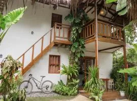 The Treetop Room - Comfy apartment with workspace