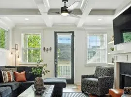 Downtown Oasis Sleeps 12 and 1 and a half miles to Broadway