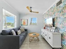 Minutes to Anna Maria - Canal Hangout Onsite Apartment