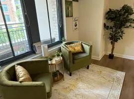 Luxury Stay-Free Parking-Amazon HQ-Nearby DC-Wifi-Pool-Gym
