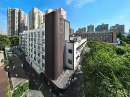 JI Hotel Shanghai Xujiahui Caobao Road Subway Station