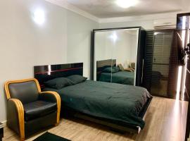 Vista Azul Rooftop, hotel in São Vicente