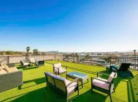 Stunning Views, Rooftop Vista, Pool & Spa