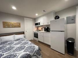 Brand New Guest Suite + Full Kitchen + Parking, hotel sa San Jose