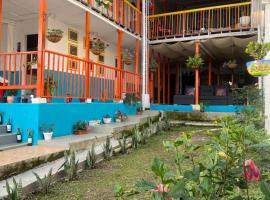 Hostal Arraigo casa colonial, hotel pro pobyt s dom&aacute;c&iacute;mi mazl&iacute;čky v destinaci Santa Rosa de Cabal