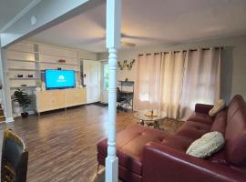 Irie Villa GameRoom Kids&PetFriendly CharcoalGrill，位于费耶特维尔的酒店