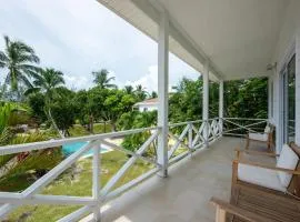 Laughing Bird 2BR #5 - Brand New Stylish Apartment, Pool and Bea condo