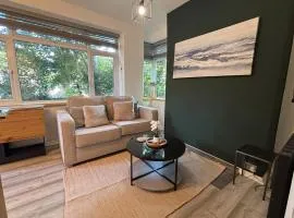 Cozy 2-Bed Flat near Beach