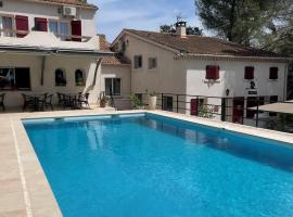 Hôtel Le Mas des Ecureuils, ξενοδοχείο στην Αιξ-αν-Προβάνς