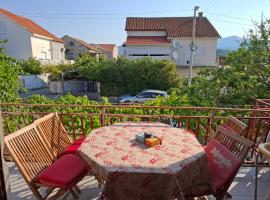 Radovići,Lu&scaron;tice, מלון עם בריכה ברדוביצ'י