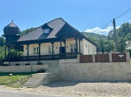 Casă chic La Han la Slănic, casa de campo em Slănic-Moldova