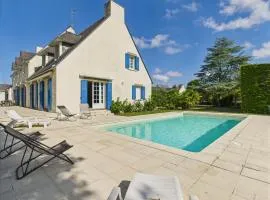 650m de la mer-Grande maison pour 10 avec piscine