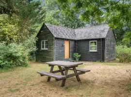 Peaceful lodge in New Forest with garden