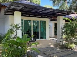 Green Haven Villas With Jacuzzi
