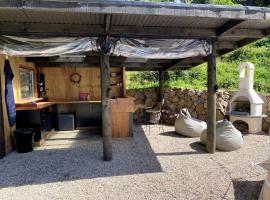 Off-Grid Bell Tent Glampsite Overlooking Creek, with Outdoor Fireplace in Waikato, New Zealand, hotel in Raglan