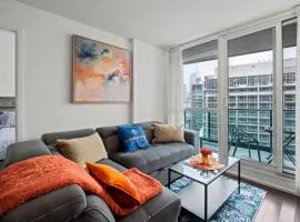 Autumnaly Whisper 2 BR & DEN in the Heart of the City