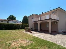 Appartamento con Giardino-Free Parking-2 minuti dalla Stazione