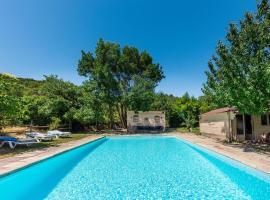 La Bouscarle - Jardin et Piscine Privée, Hotel in Châteaudouble