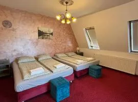 Pannónia Rooms and Apartments