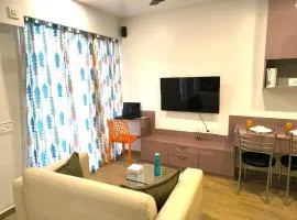 Orraica Stays Neon Hometels