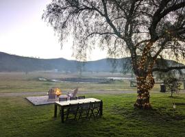 Mahony Estate Homestead، فندق في Broke