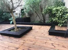 The countryside in the ocean at La Rochelle with your feet in the barn