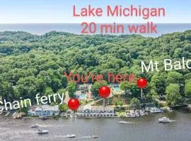 Waterfront condo -shop-beach-bike-boat-pool-chill