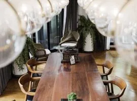 Poshtel 56