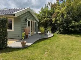 2-p Chalet met privacy en tuin nabij Leeuwarden