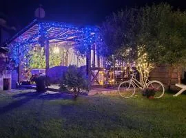 Захарова Оселя БАСЕЙН на території є Чан - Джакузі