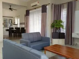 Ateh's Homestay KLIA1