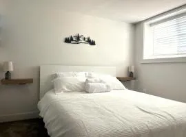Cedar & Sage Suite - Kitchen & Comfort