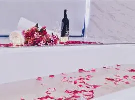 2-4pax Romantic Suite Bathtub Jonker Walk