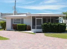 Beachside Fun & Family Comfort, Just Steps from the Sand - Aloha Kai #16 - Roelens