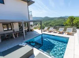 NOUVEAU ! Maison de standing avec piscine et climatisation entre mer et montagnes