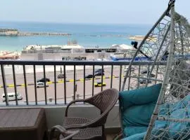 City Square Luxury Apartment on the Sea