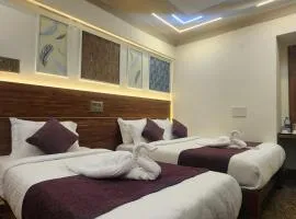 Hotel Maitreya Inn near CMC Hospital, VIT, Sripuram Temple,Naruvi Hospital