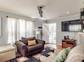 Sunny Midtown Cottage- Midtown Mobile, hotel din Mobile