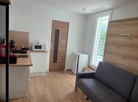 Chambre Studette, hotel v destinaci Roquefort Les Pins
