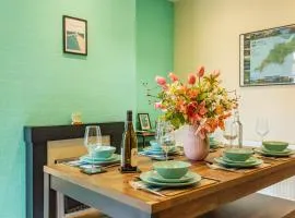 Cosy Cottage, Sea Views, Dogs Welcome and Coastal Vibe