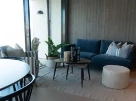 Seafront apartment Henningsvær