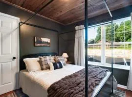 Prime Location Upgraded Townhome Hot Tub