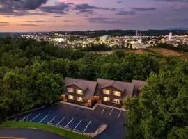 Prime Location Upgraded Townhome Hot Tub