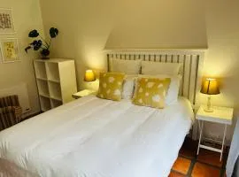 Charming flatlet with lush Garden