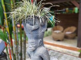 Stylish Colorful & Cozy Tropical Private Bedroom, ξενοδοχείο σε Herradura