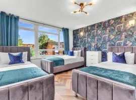 Large 4 Bedroom House - Sleeps 10 - Birmingham City Centre - Perfect for Work, Families, Groups, Business Travellers & Contractors - FREE PARKING - By 02 Academy, Bullring, Newstreet, Selfridges - SMART TVs in all rooms