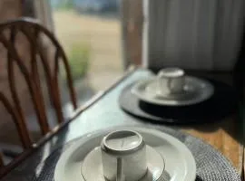 Suíte com Ventilador e cozinha