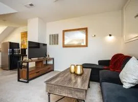 Private Suite Near It All - Prime Location